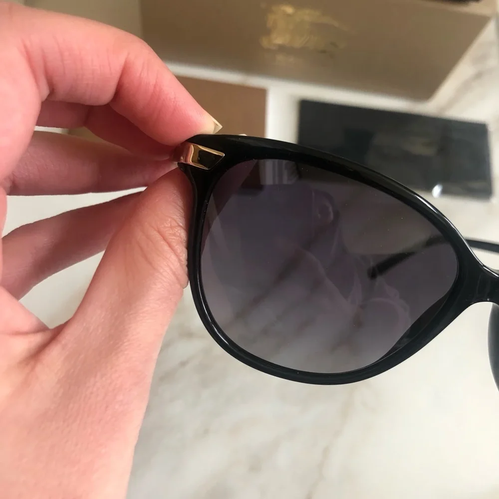 🔥NEW BURBERRY SUNGLASSES 🔥 - Picture 10 of 12